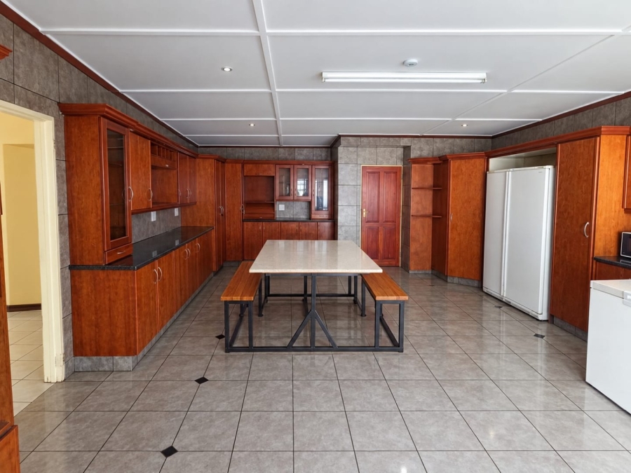 13 Bedroom Property for Sale in Brandwag Free State
